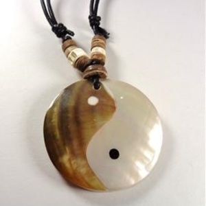 NAUTICAL MOP BEACH SHELL YIN & YANG CORD NECKLACE